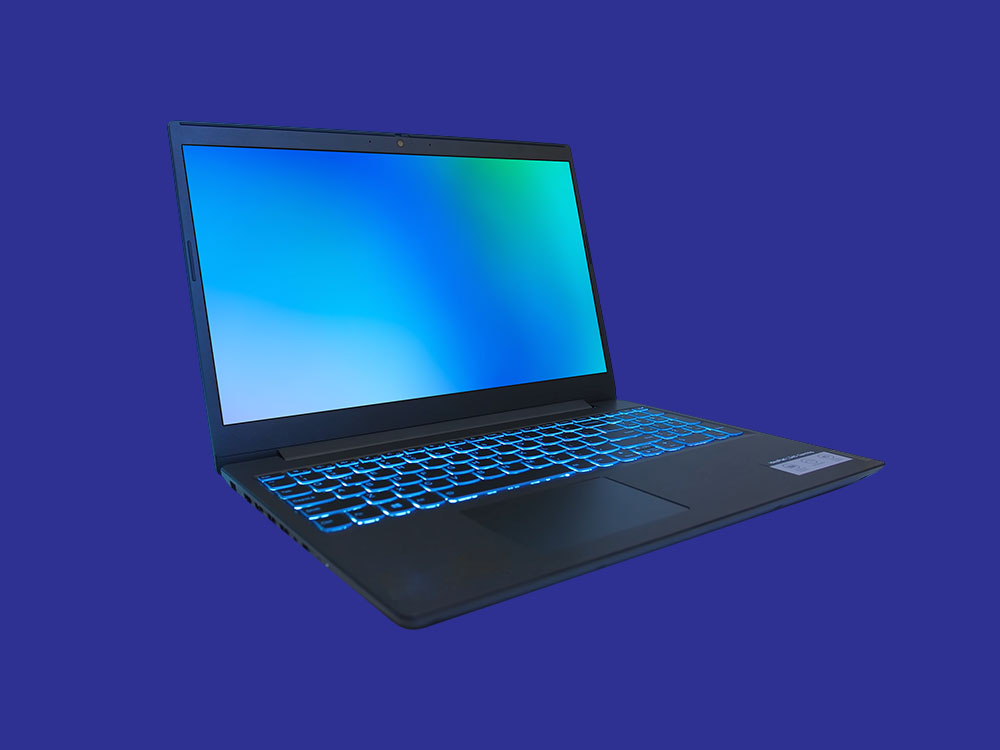 Ein schwarzer Laptop mit leuchtender Tastatur
